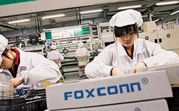 Foxconn acquisterà Sharp puntando a fornire Apple. Ma gli analisti criticano